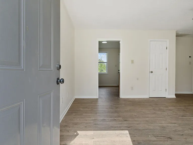 1216 Davis St — Photo 2
