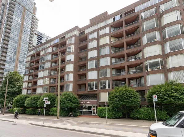 950 Drake St #707, Vancouver, BC V6Z 2B9