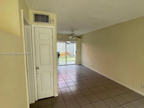 5305 NW 27th St #6C, Fort Lauderdale, FL 33313