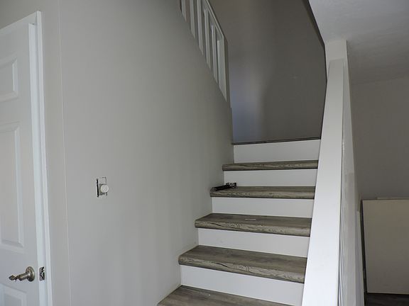 staircase to upstairs bedrooms