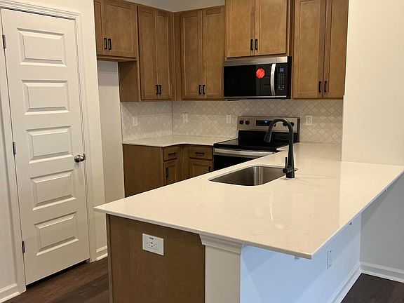 5th image of 1050 Mountain Crown St