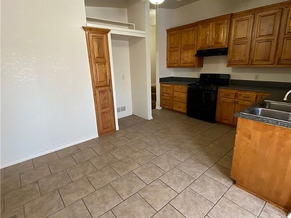 3rd image of 410 N 12th St