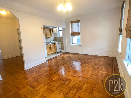 Rented by Realty 2000 Corp | media 27