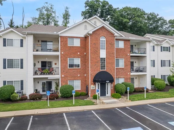 800 Hidden Ridge Ct APT 203, South Park, PA 15129