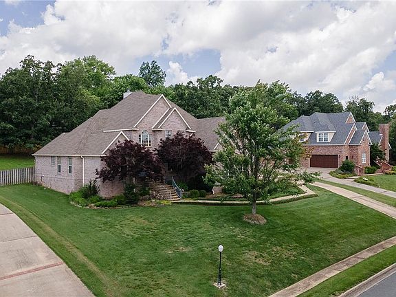 2nd image of 1217 N Montview Dr