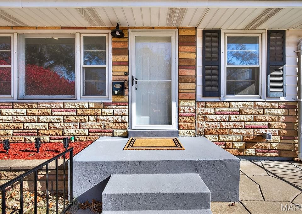 1st image of 100 Du Bourg Ln