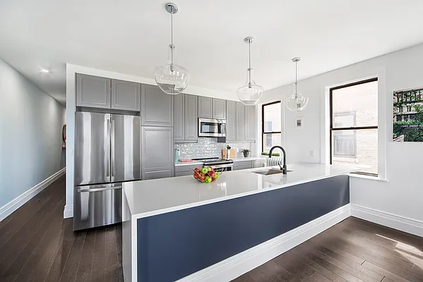 Sold by Warburg | media 4