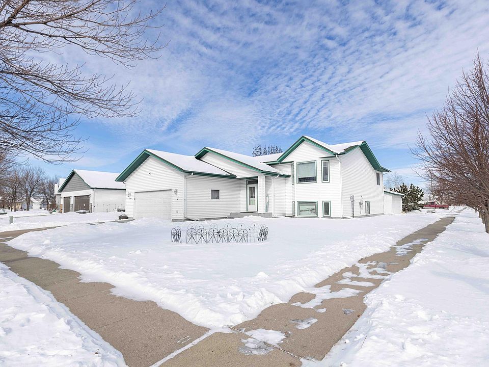 1st image of 790 Lakeridge Dr