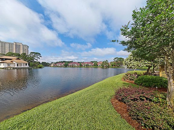 2nd image of 5131 Beachwalk Cir