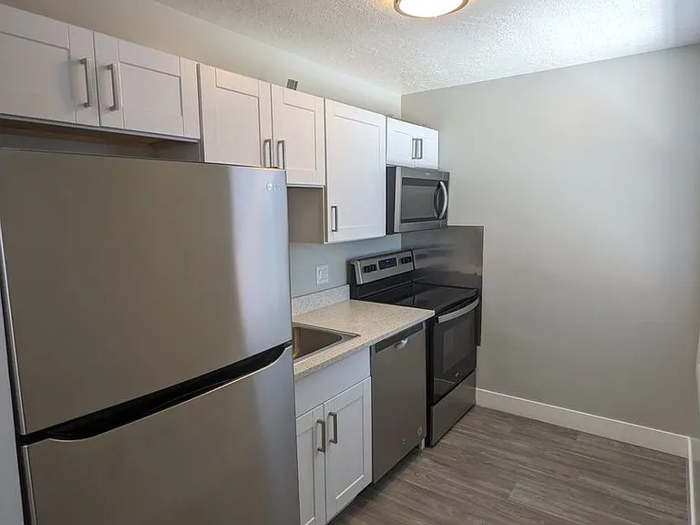 New Brigham Apartments — Photo 3
