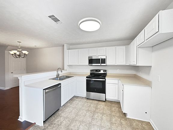 5th image of 502 Bradburn Village Cir