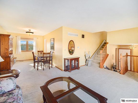 3rd image of 701 W Harvest Dr
