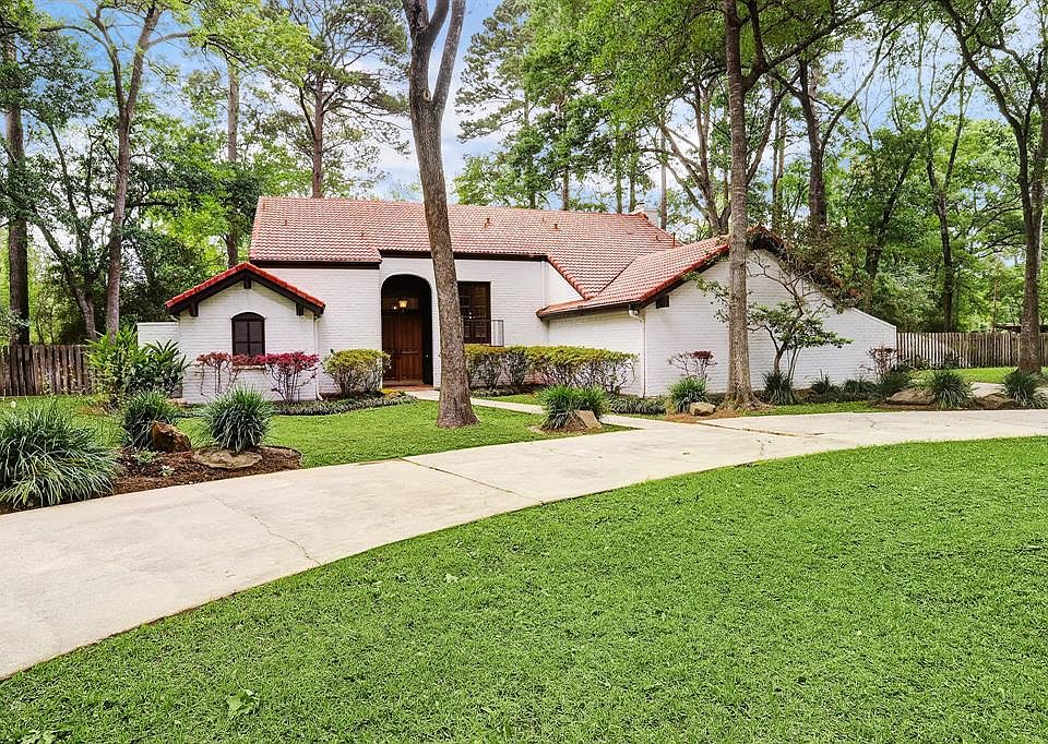 Spanish gem on a 1.058 Acre lot