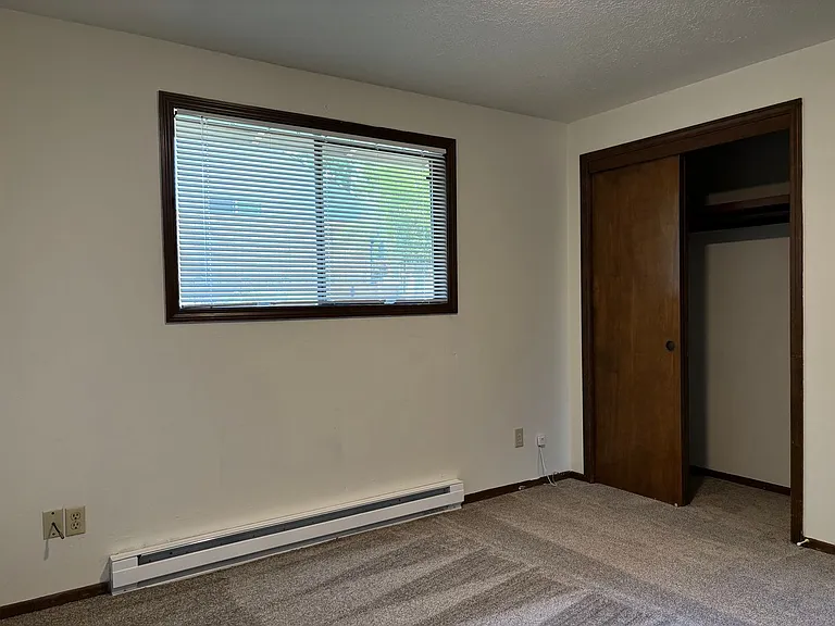 Large Two Bedroom Duplex in South Salem — Photo 9