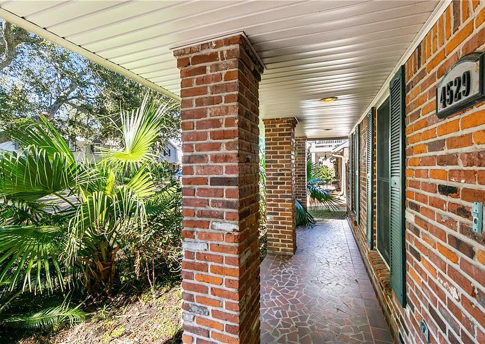 2nd image of 4529 Chateau Dr