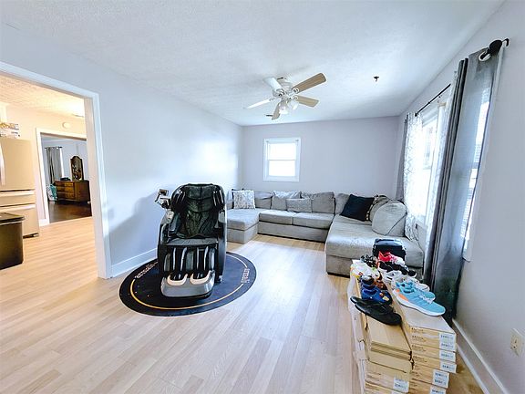 2nd image of 2207 Cool Springs Rd