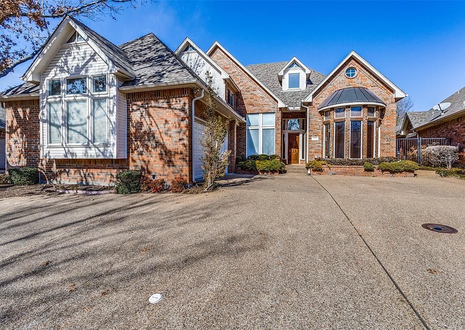 1st image of 723 Village Green Dr