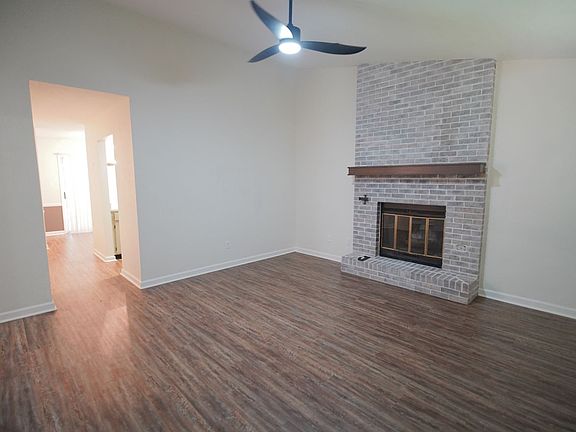 2nd image of 3027 Oak Hammock Ln