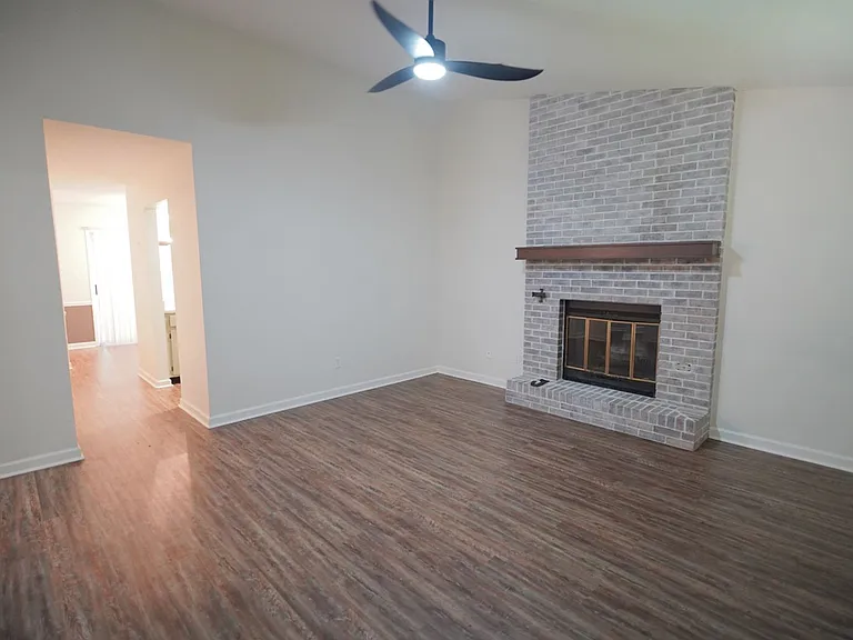 3027 Oak Hammock Ln — Photo 2