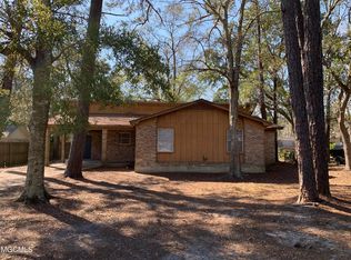 1721 Beach View Dr, Ocean Springs, MS 39564
