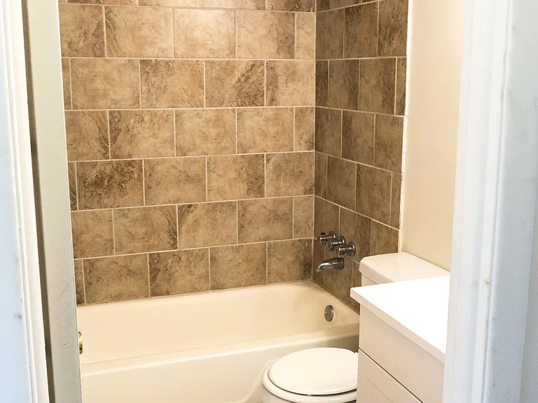 College Towers Apartments — Photo 8