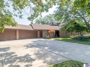 1910 Yorkshire Ct, Lincoln, NE 68506