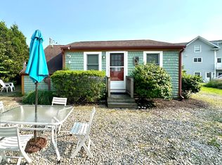 25 Briarwood Ave, Middletown, RI 02842