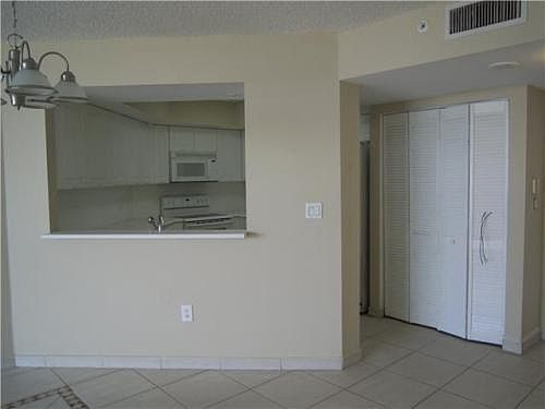 4th image of 1900 Sunset Harbor Dr APT 1812