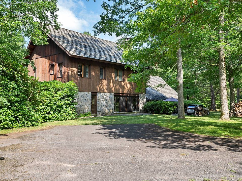 2nd image of 179 Mountain Laurel Ln