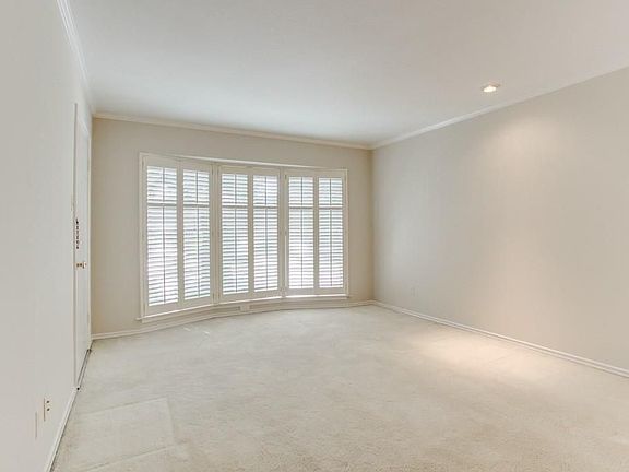 4th image of 3003 Mahanna Springs Dr APT A