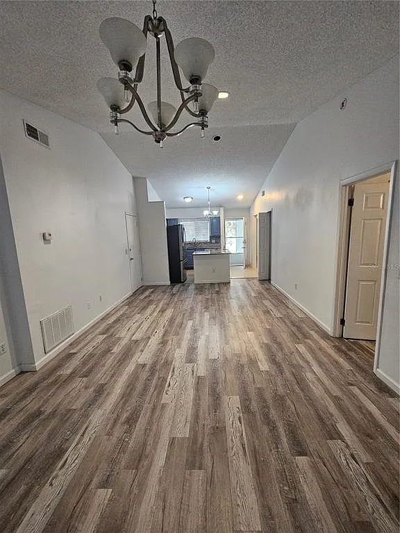 3 bed, 2.0 bath, 1113 sqft, $2,150 — Photo 3