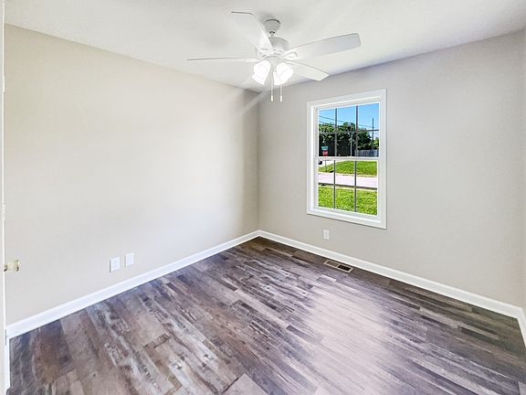 5th image of 3201 Veranda Cir