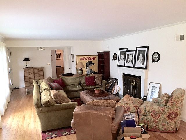 1st image of 952 Pine Tree Ln