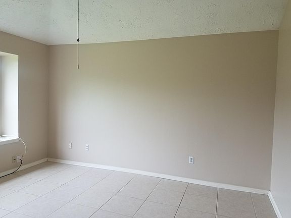 3rd image of 6903 Lost Thicket Dr