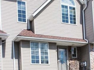 56 Roundtree Ct, Beacon, NY 12508