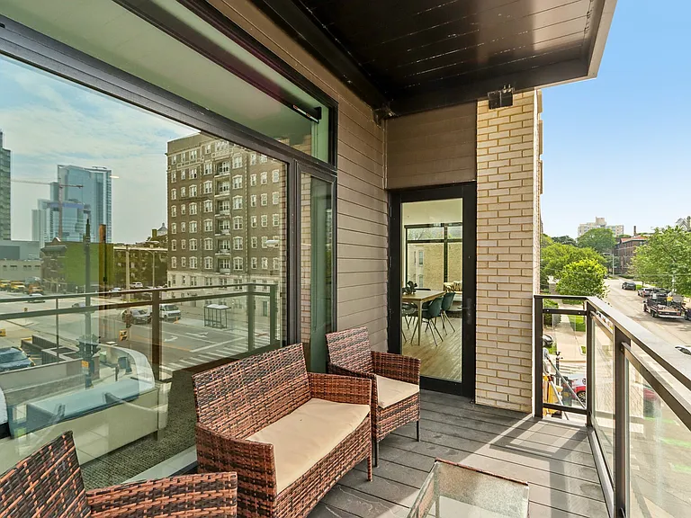 Capricorn 2 bed, 2 bath + den