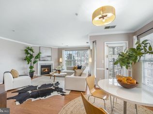 2495 Angeline Dr APT 303, Herndon, VA 20171