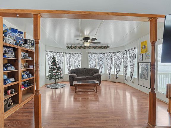3rd image of 409 Broadway St