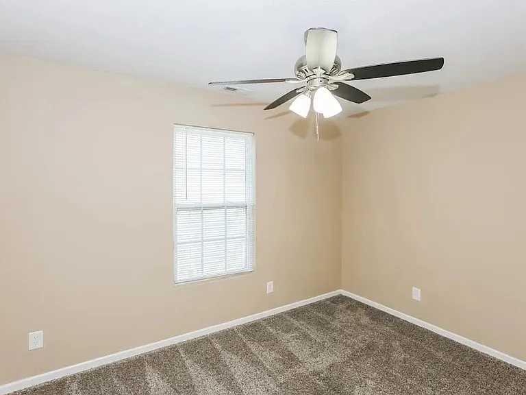612 N Mulberry St — Photo 2
