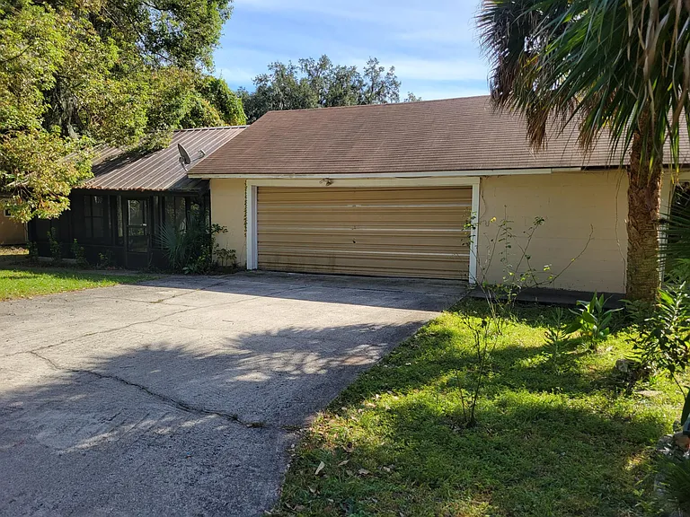 806 Osborne St — Photo 2