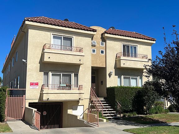 Well maintained building in Prime Valley Village