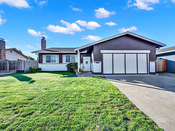 4th image of 1055 Hawk Lane