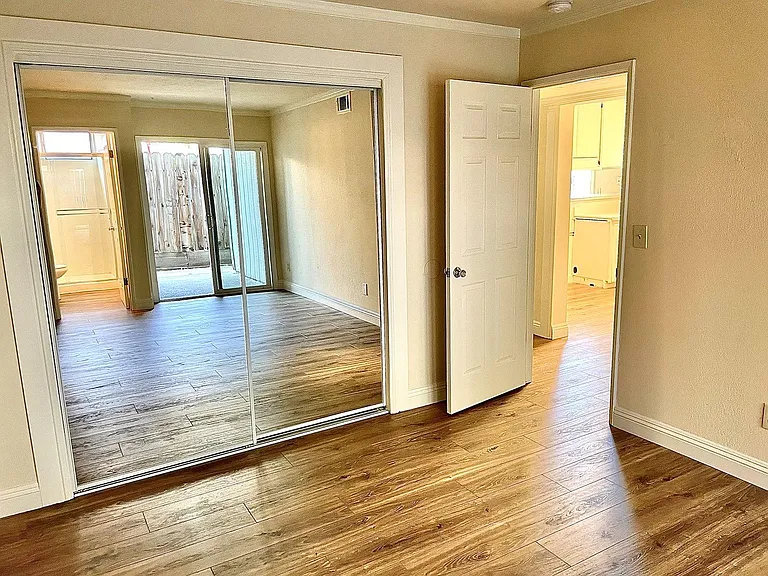 6366 Porterfield Ct — Photo 6