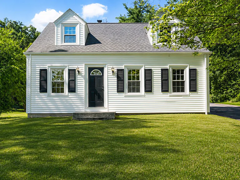 1186 Douglas Pike — Photo 1