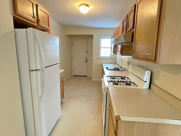 3rd image of 30 Ebbett Ave #2