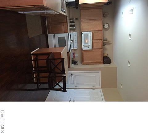 5th image of 3936 Schenley Ave #86