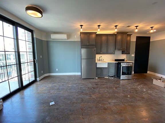 5th image of 187 Kent Ave #505A