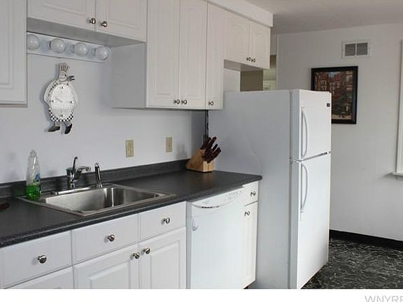 4th image of 554 Harrison Ave