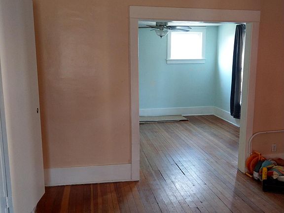 3rd image of 3052 Vine St