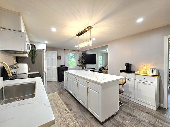2nd image of 81 Limerick St #1